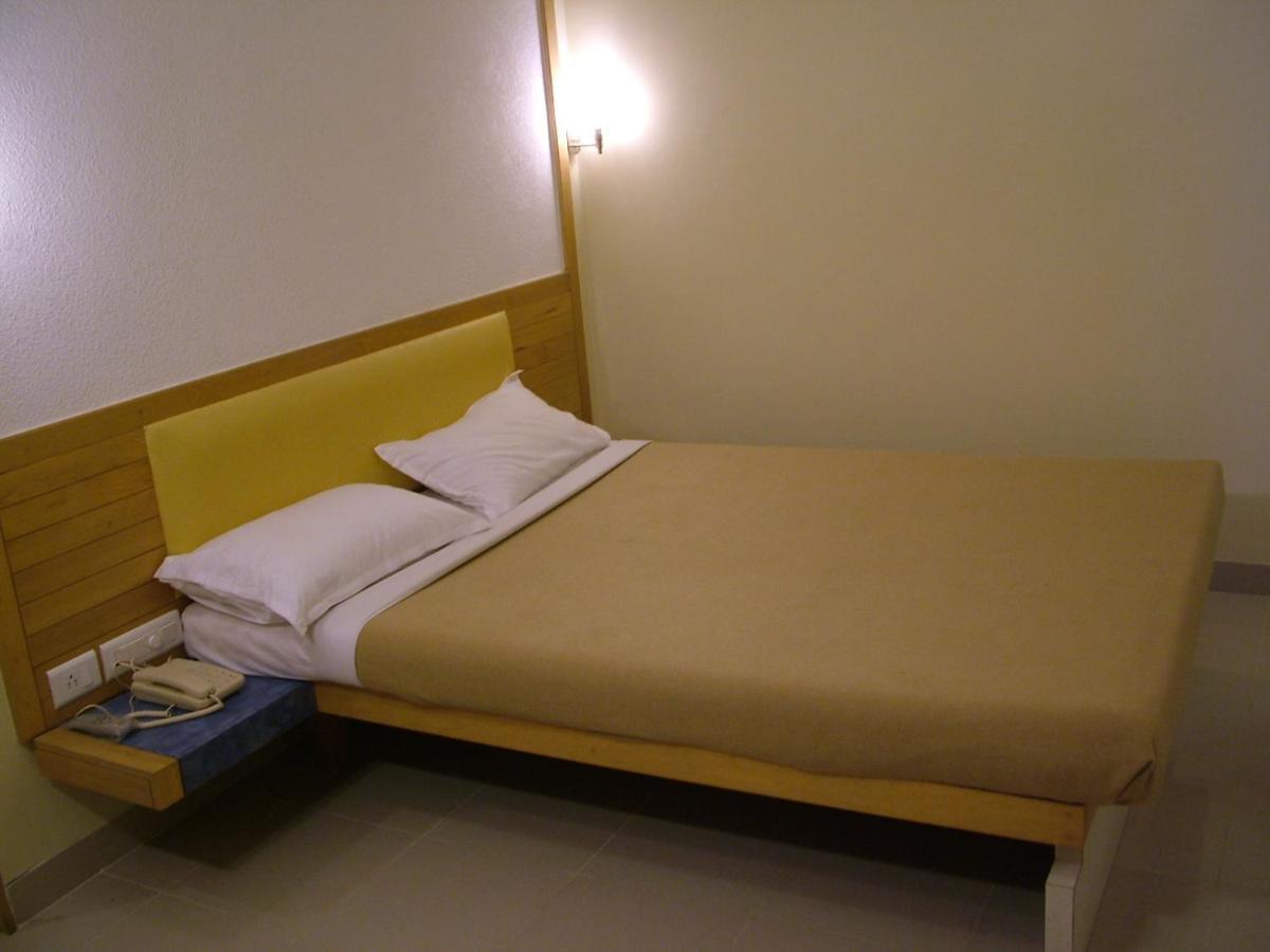 Hotel City Park, سولابور المظهر الخارجي الصورة