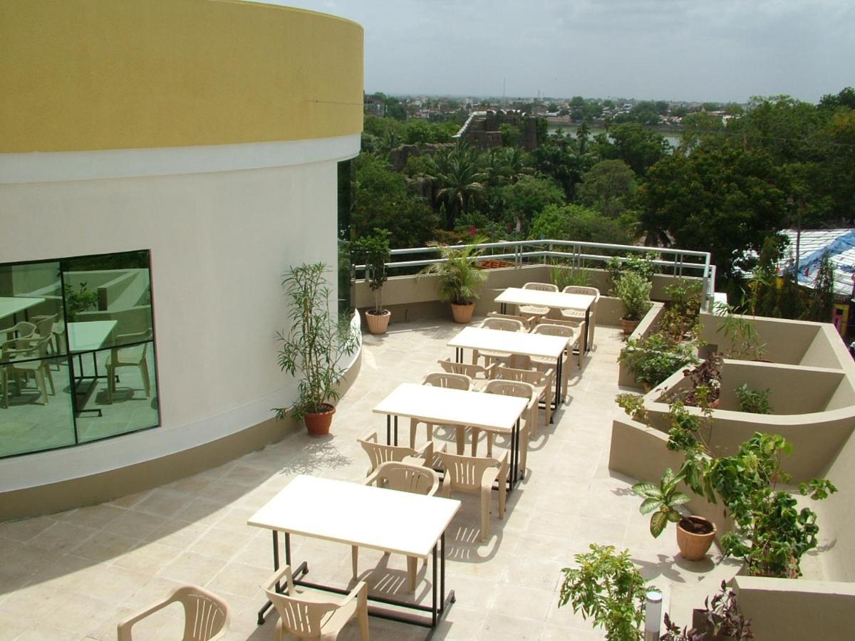 Hotel City Park, سولابور المظهر الخارجي الصورة